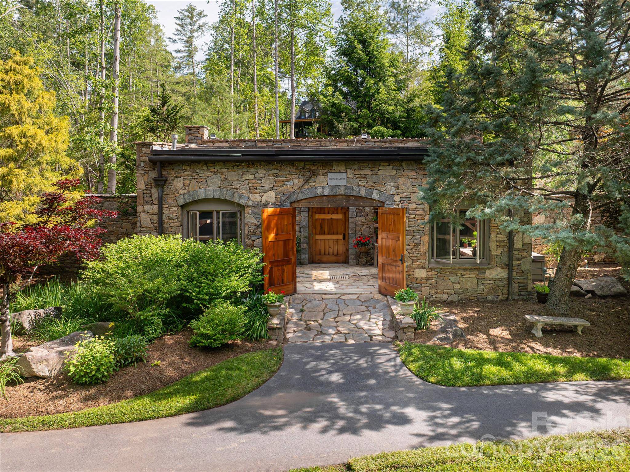 268 Holly Arbor LN, Asheville, NC 28803