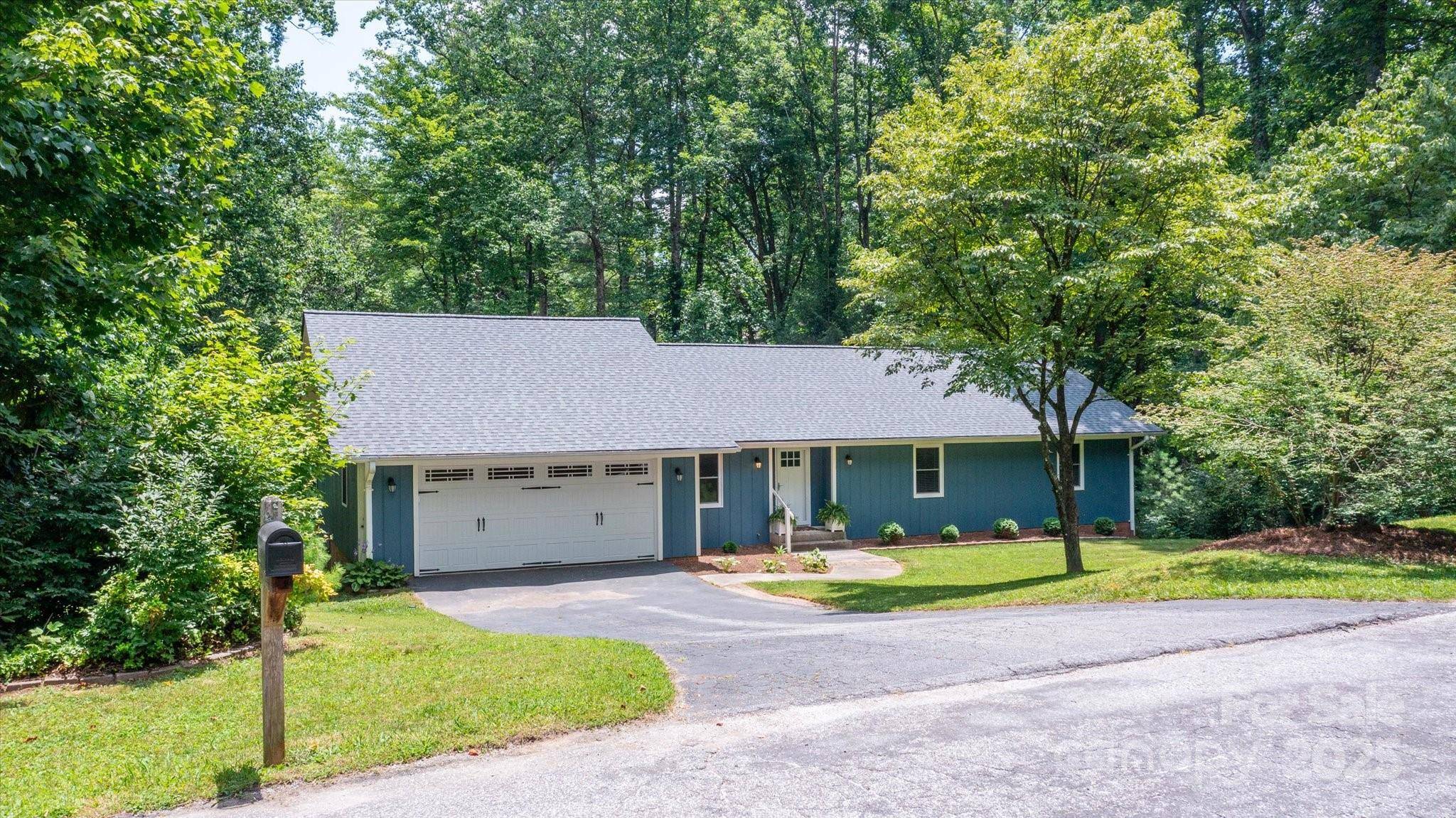 104 Britton AVE, Hendersonville, NC 28791