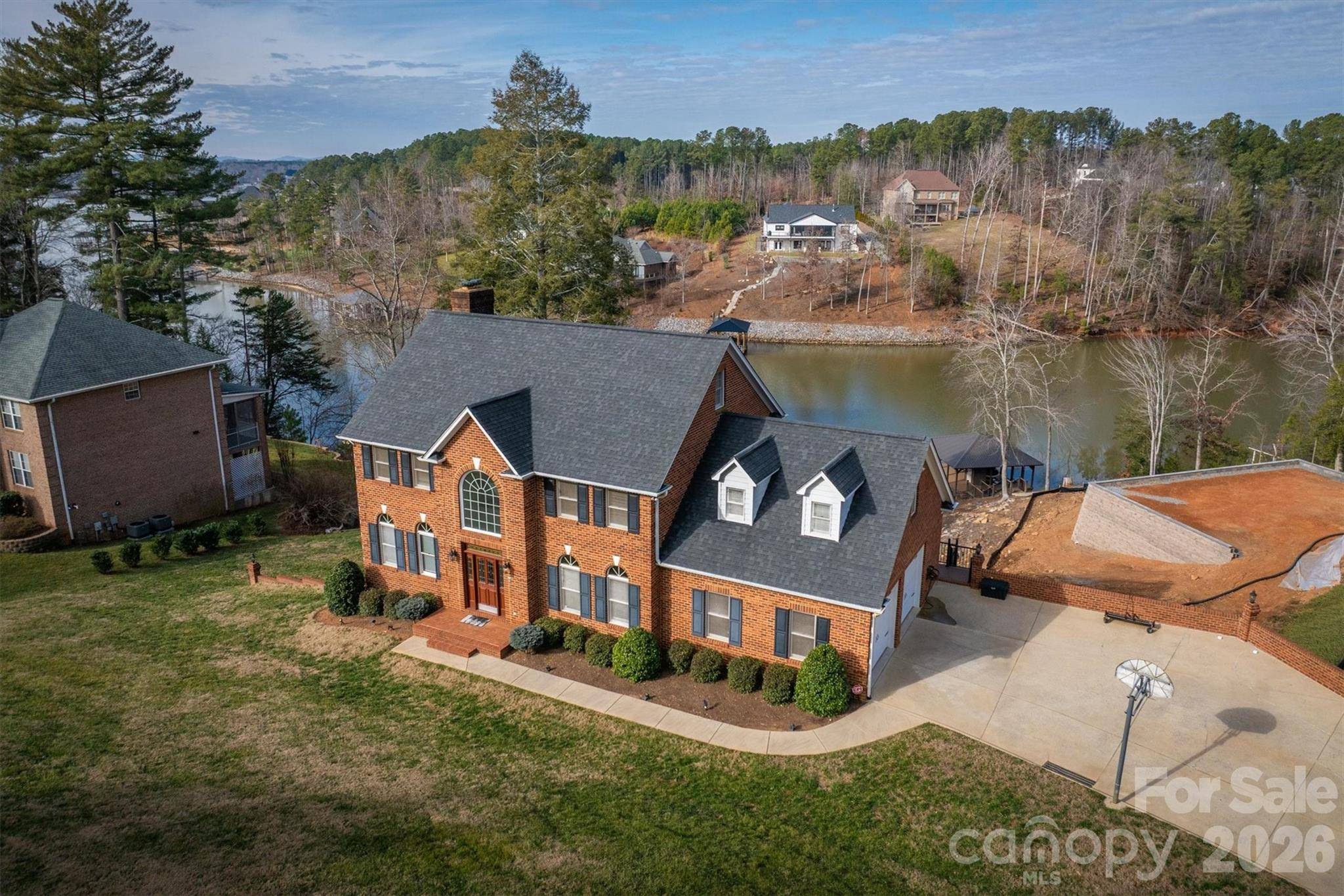 46 Mariners Point LN, Hickory, NC 28601
