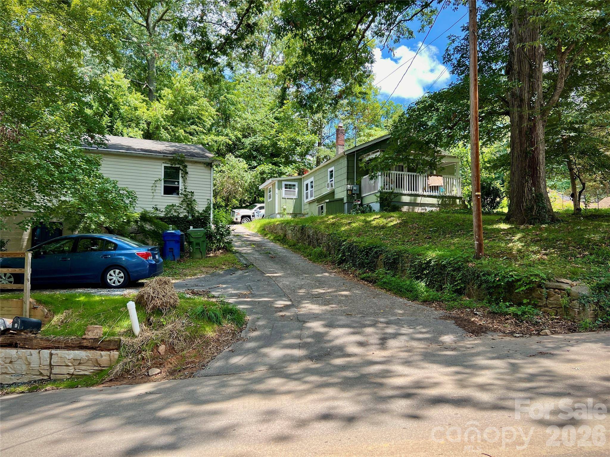 4 Arbutus RD, Asheville, NC 28805
