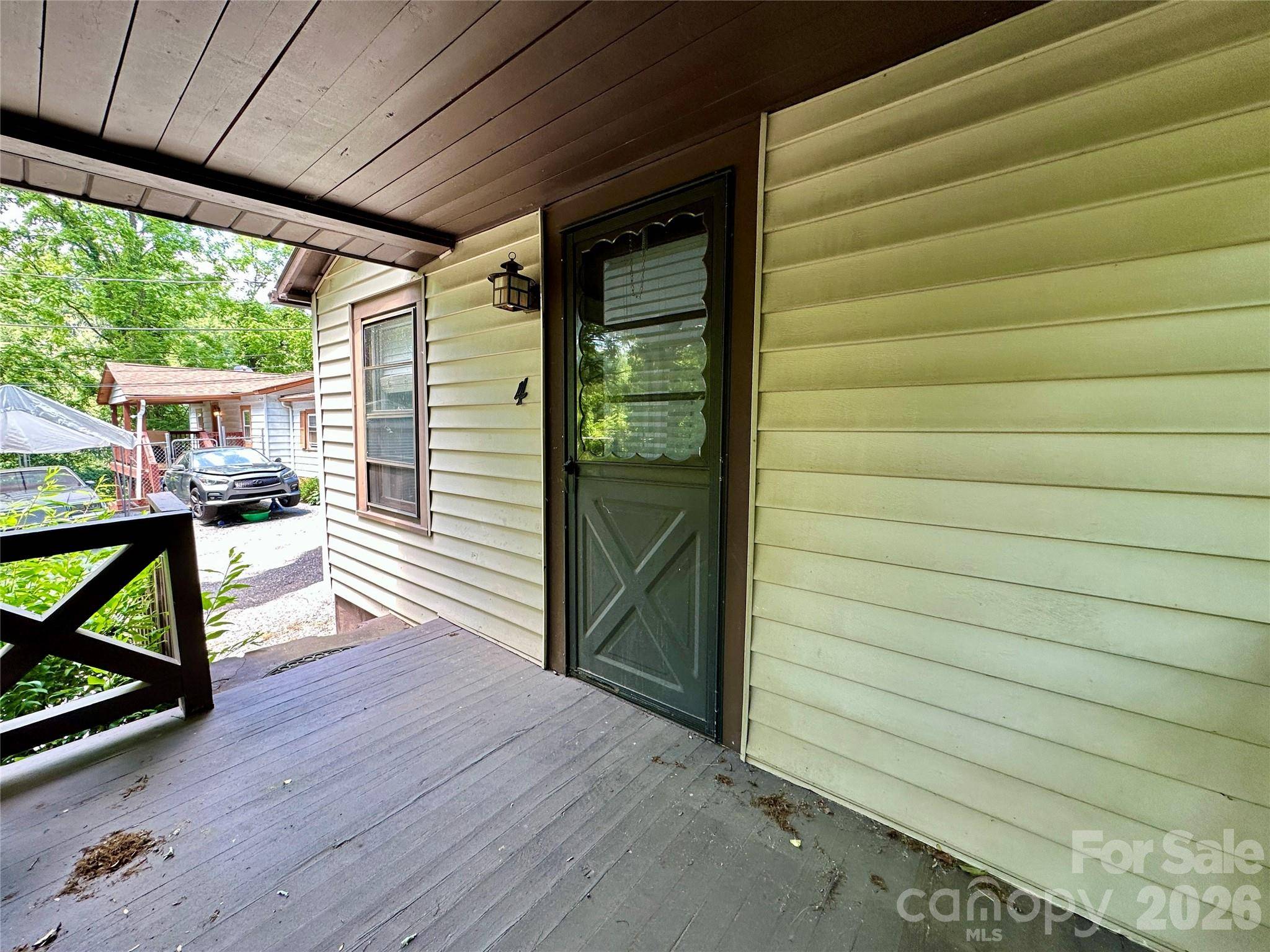 4 Arbutus RD, Asheville, NC 28805