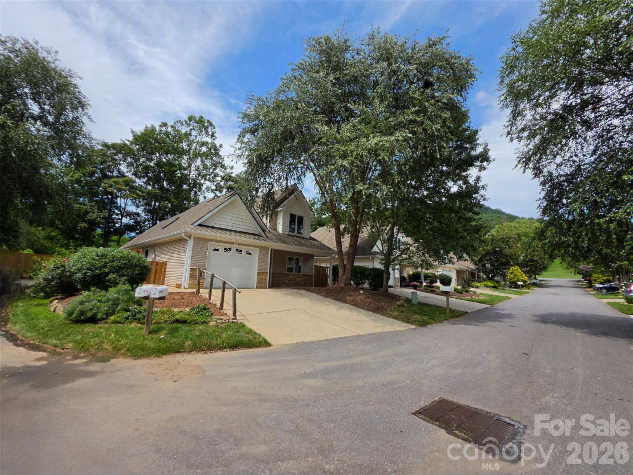 41 Beekeeper TRL, Swannanoa, NC 28778