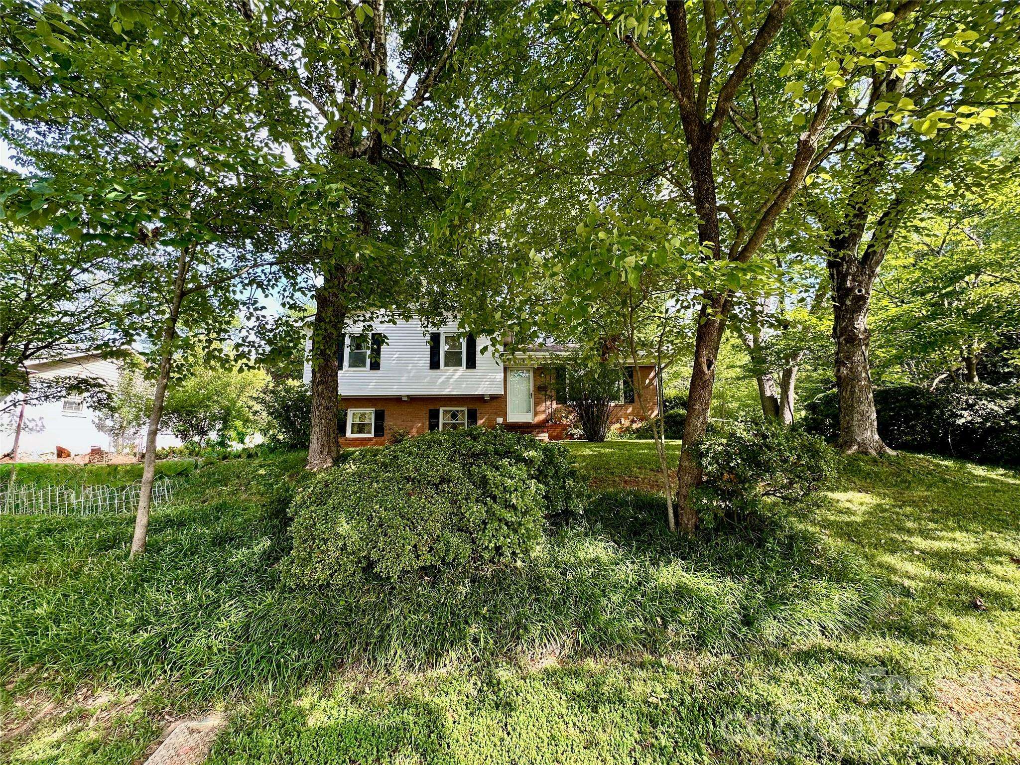 7200 Woodstock DR, Charlotte, NC 28210