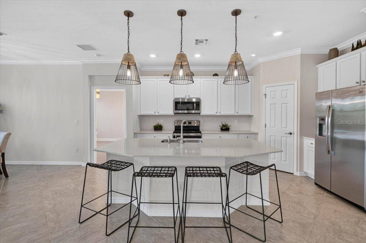 10059 CROOKED CREEK DR #202, Venice, FL 34293