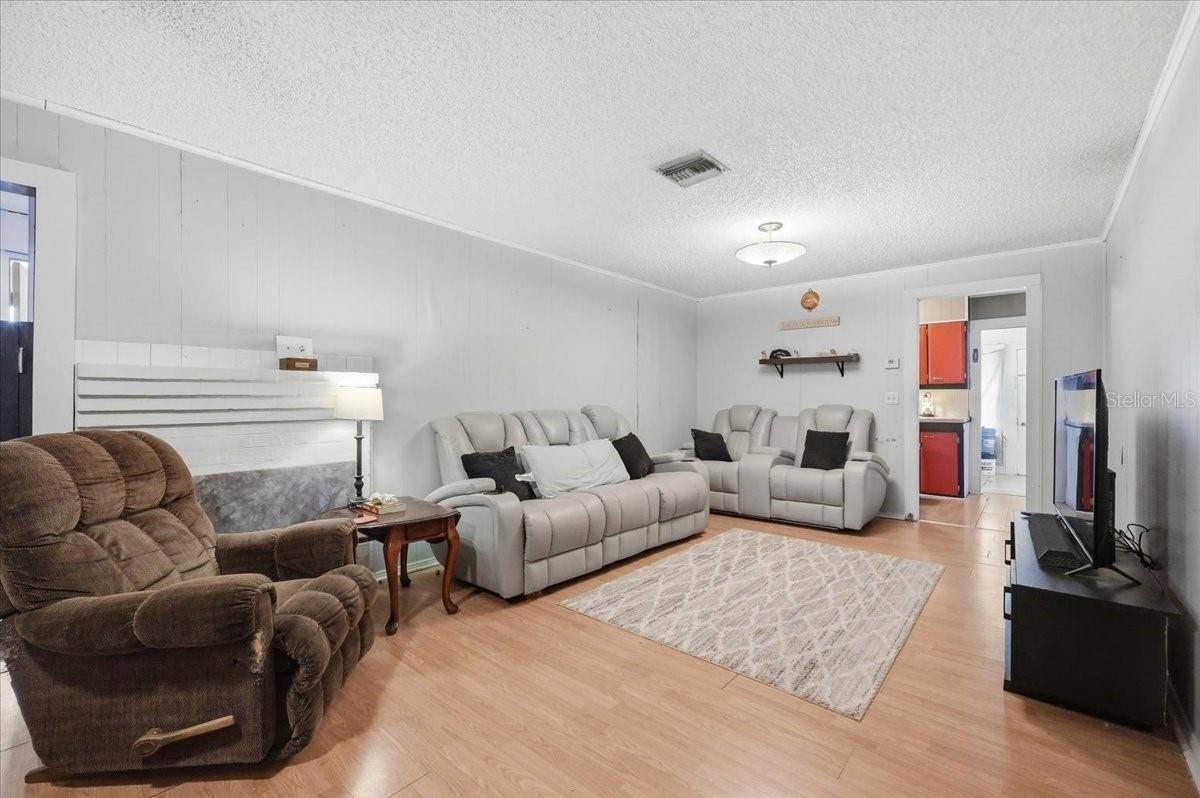675 E BAY AVE, Eagle Lake, FL 33839
