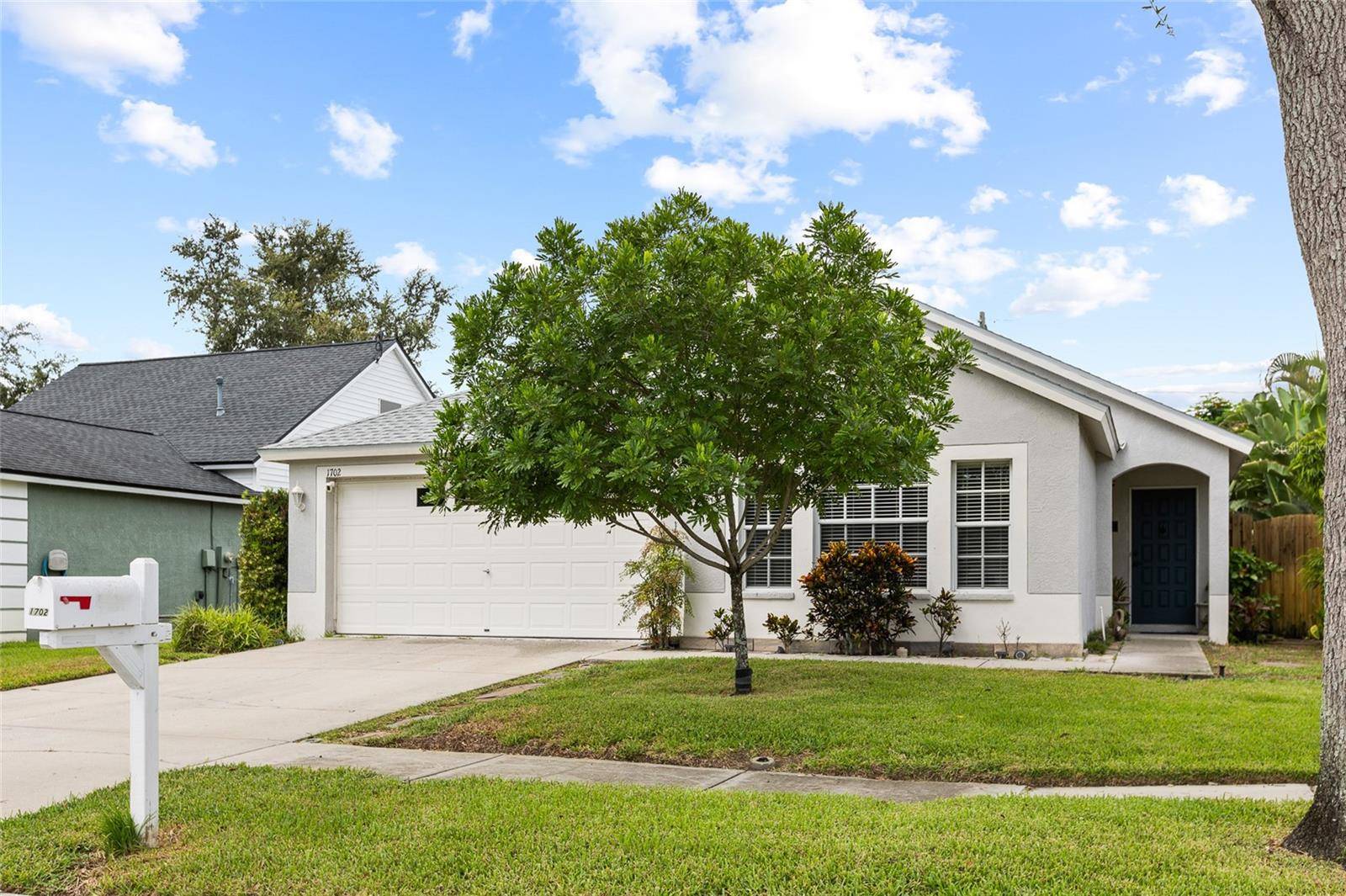 1702 MEADOW OAK LN, Tarpon Springs, FL 34689