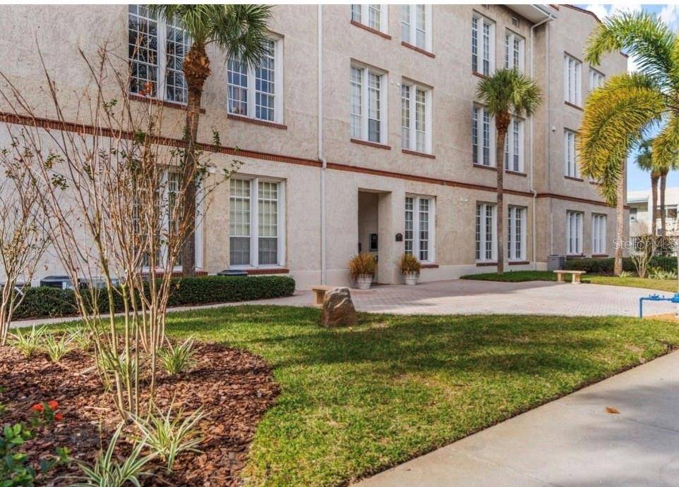 701 MIRROR LAKE DR N #317, St Petersburg, FL 33701