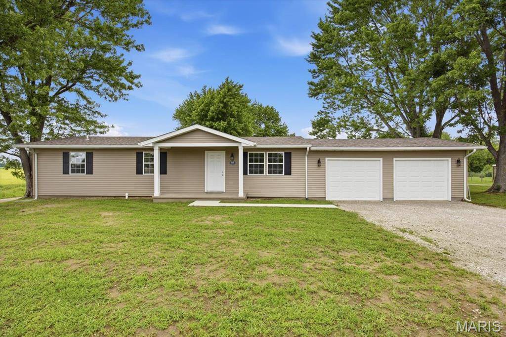 913 Apple ST, Keyesport, IL 62253