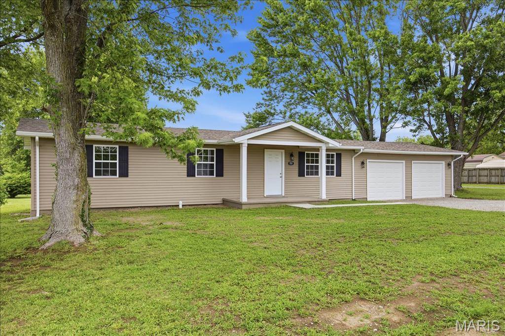 913 Apple ST, Keyesport, IL 62253