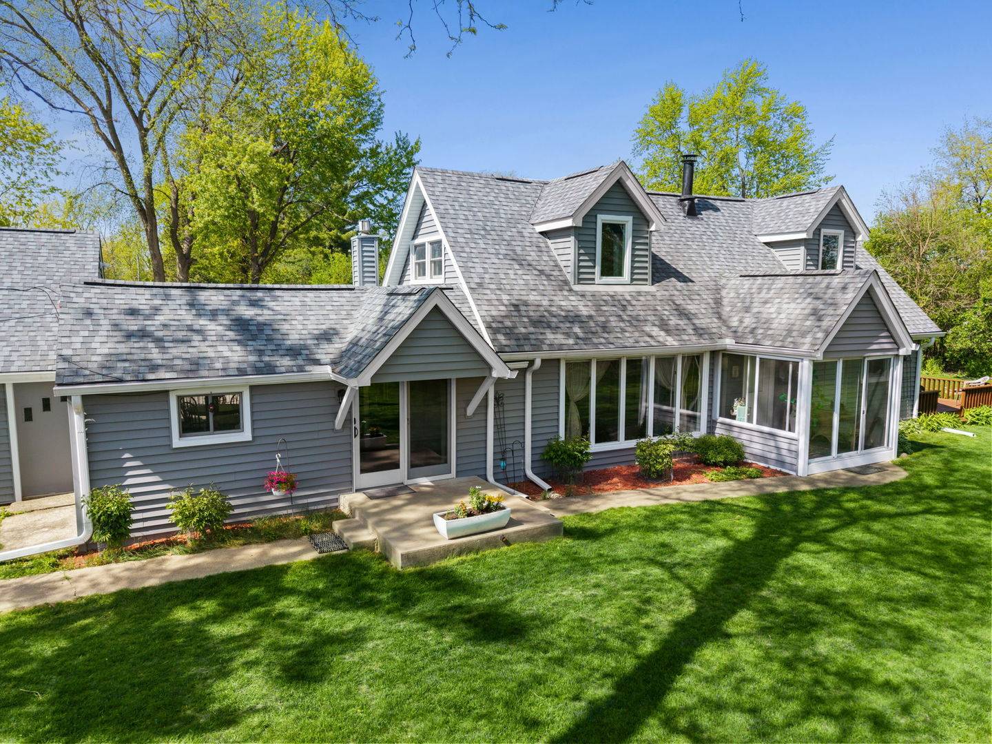 1080 Cardinal DR S, Lake Zurich, IL 60047