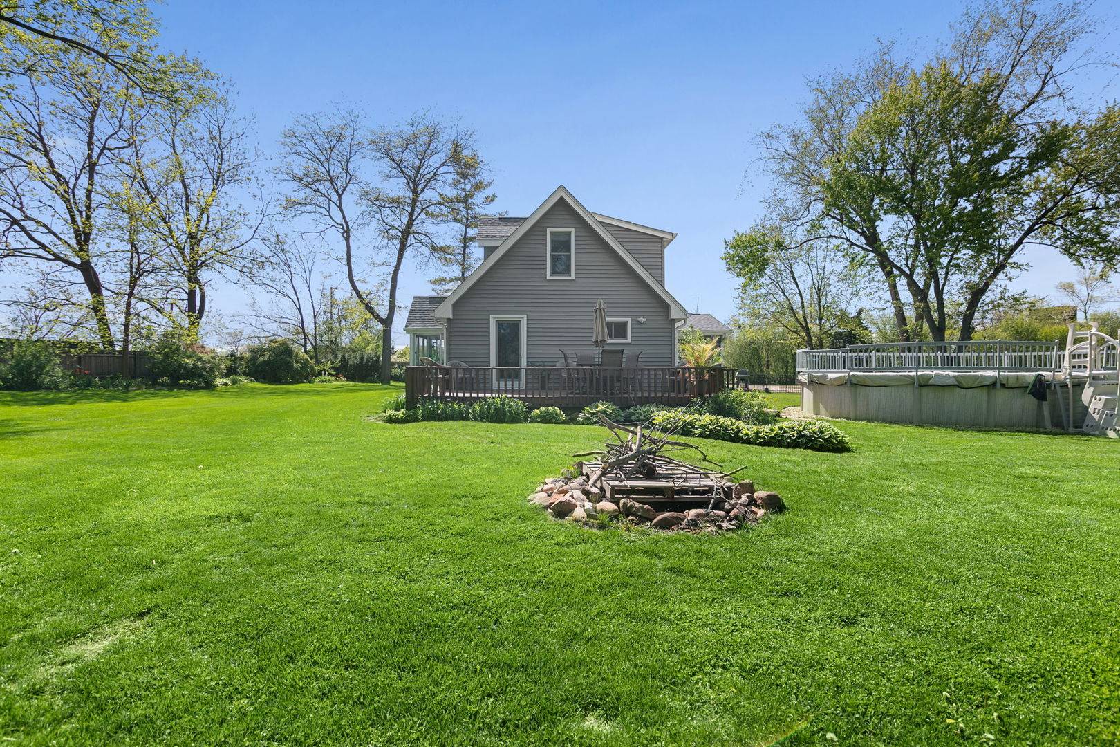 1080 Cardinal DR S, Lake Zurich, IL 60047