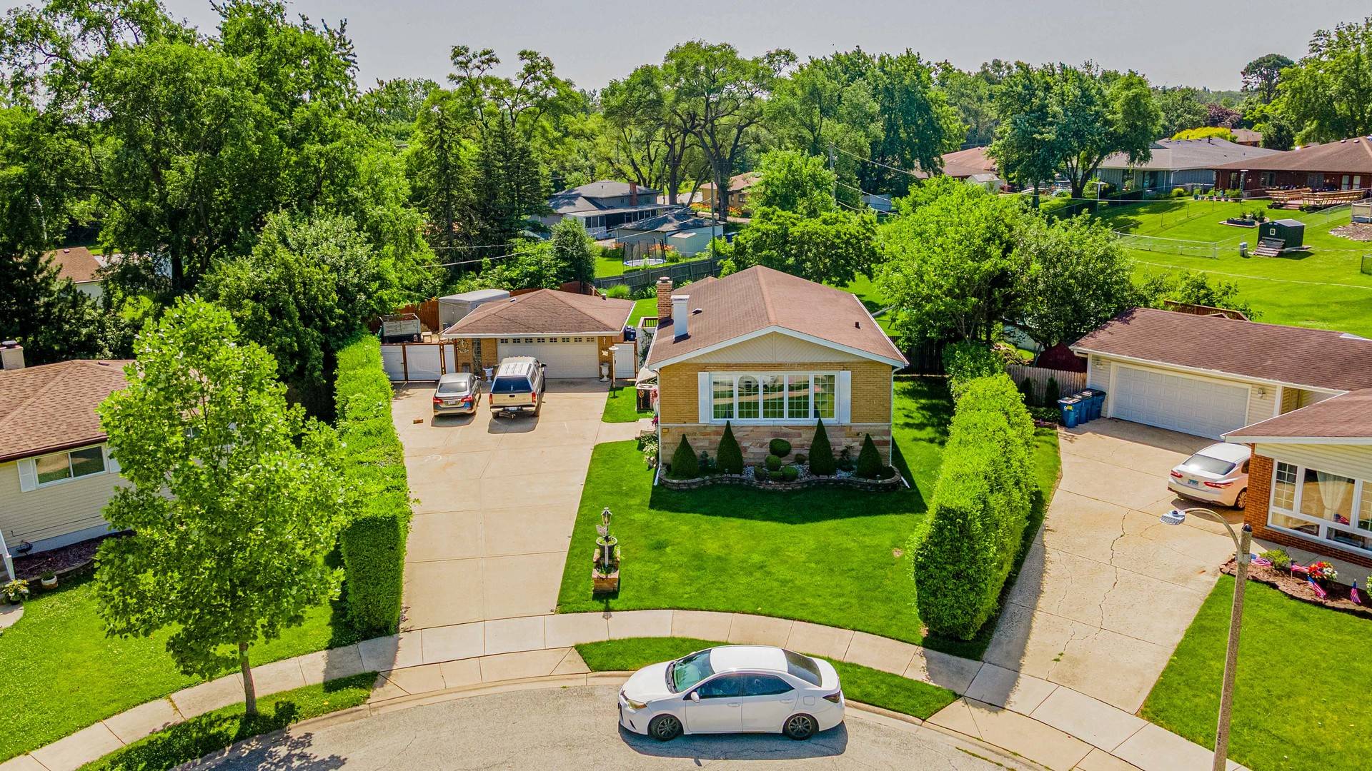 433 E Cherry Hill DR, Addison, IL 60101