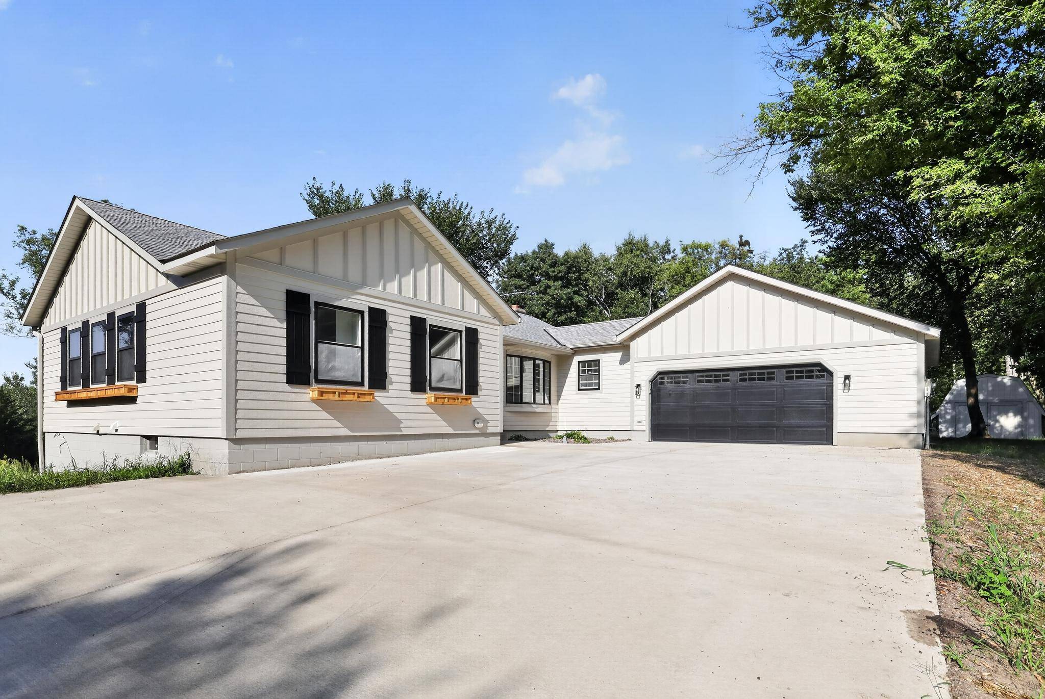 10489 Barnes WAY, Inver Grove Heights, MN 55077