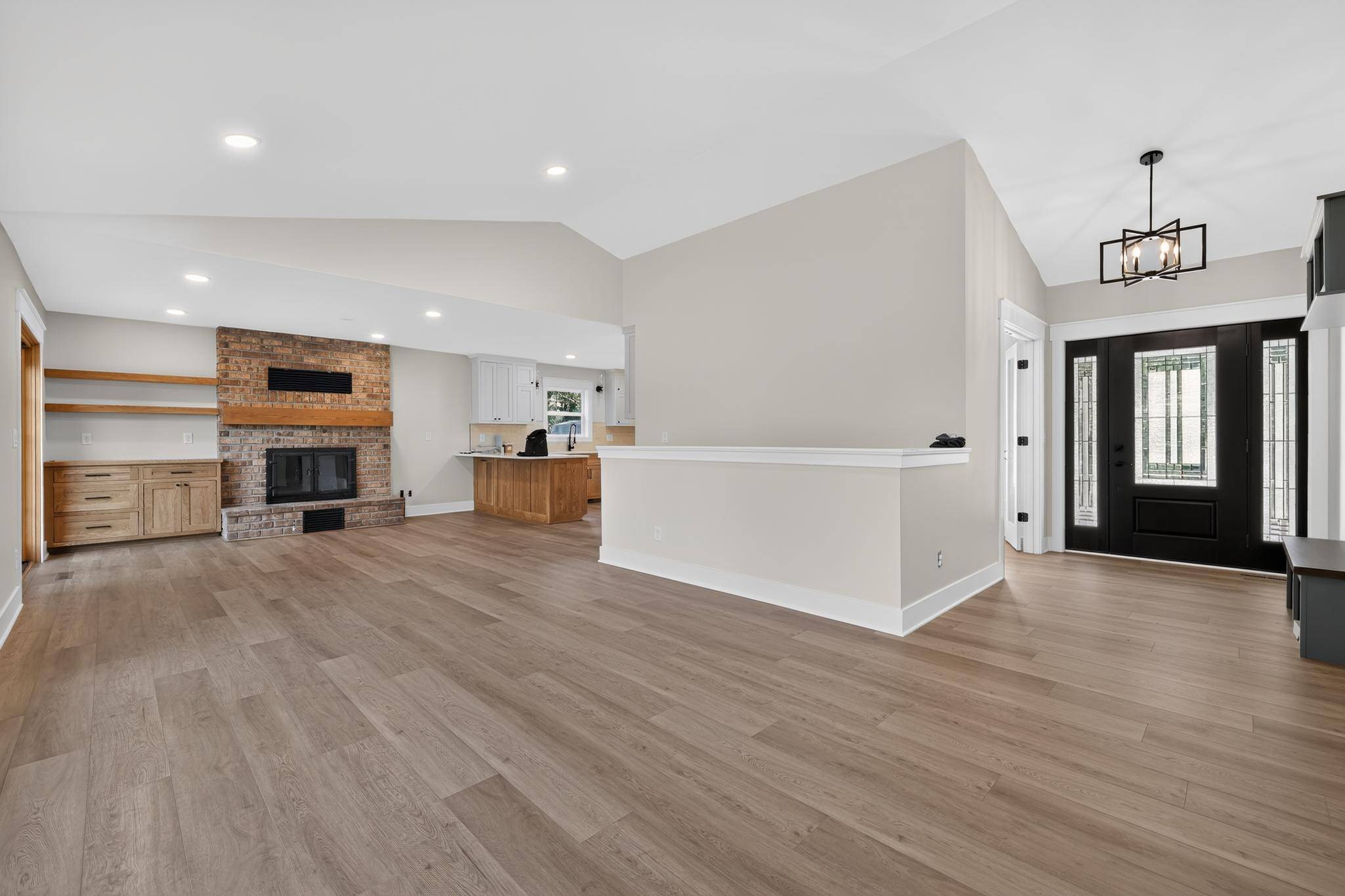 10489 Barnes WAY, Inver Grove Heights, MN 55077