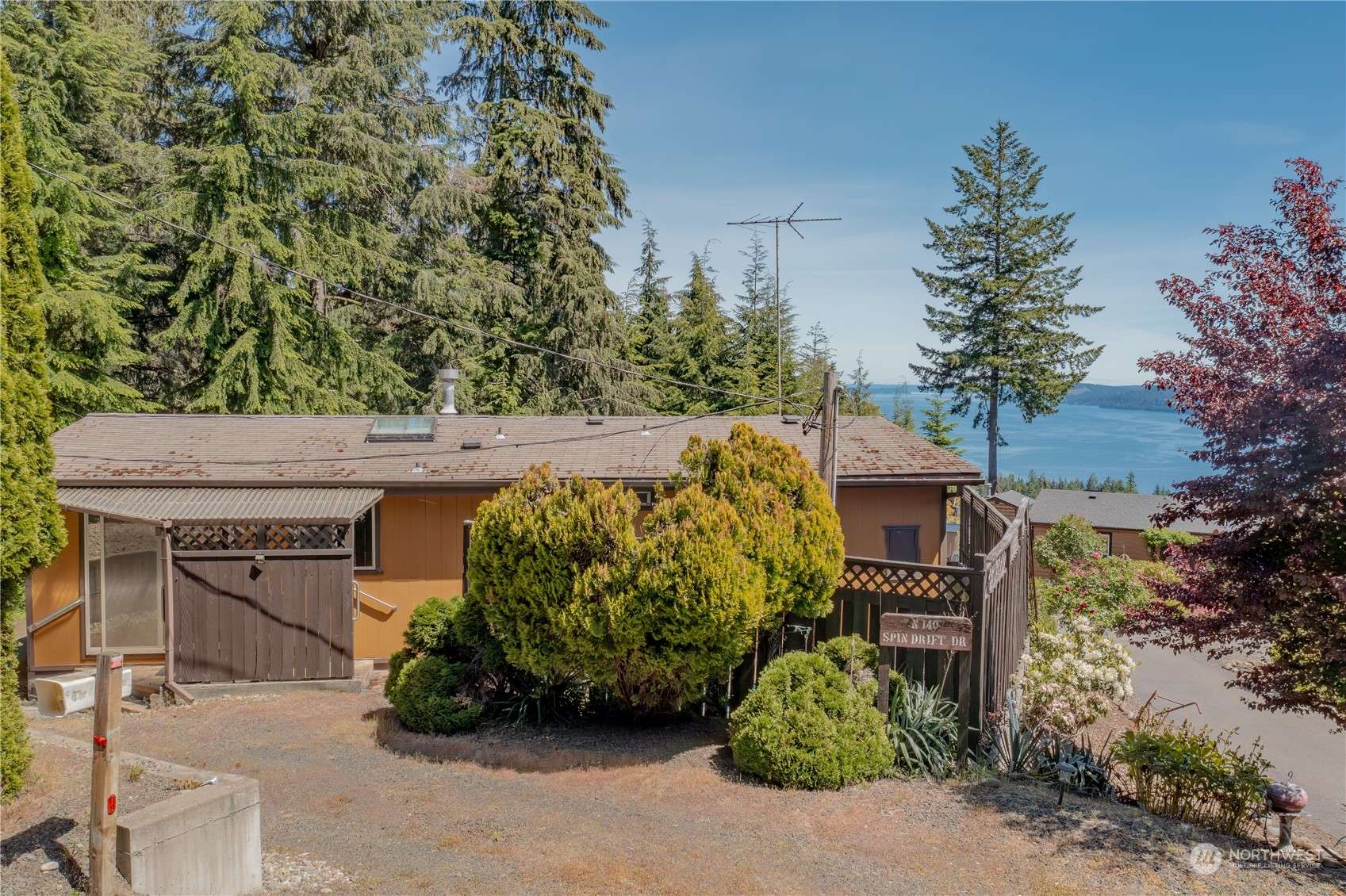 140 N Spindrift DR, Lilliwaup, WA 98555