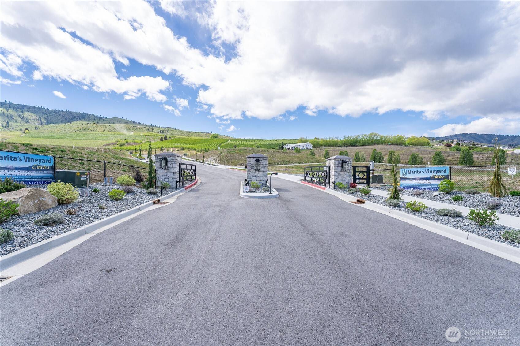 144 Loretta LN, Chelan, WA 98816