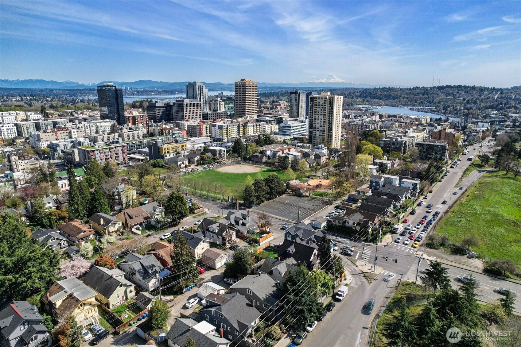 5016 7th Ave Ne, Seattle, WA 98105