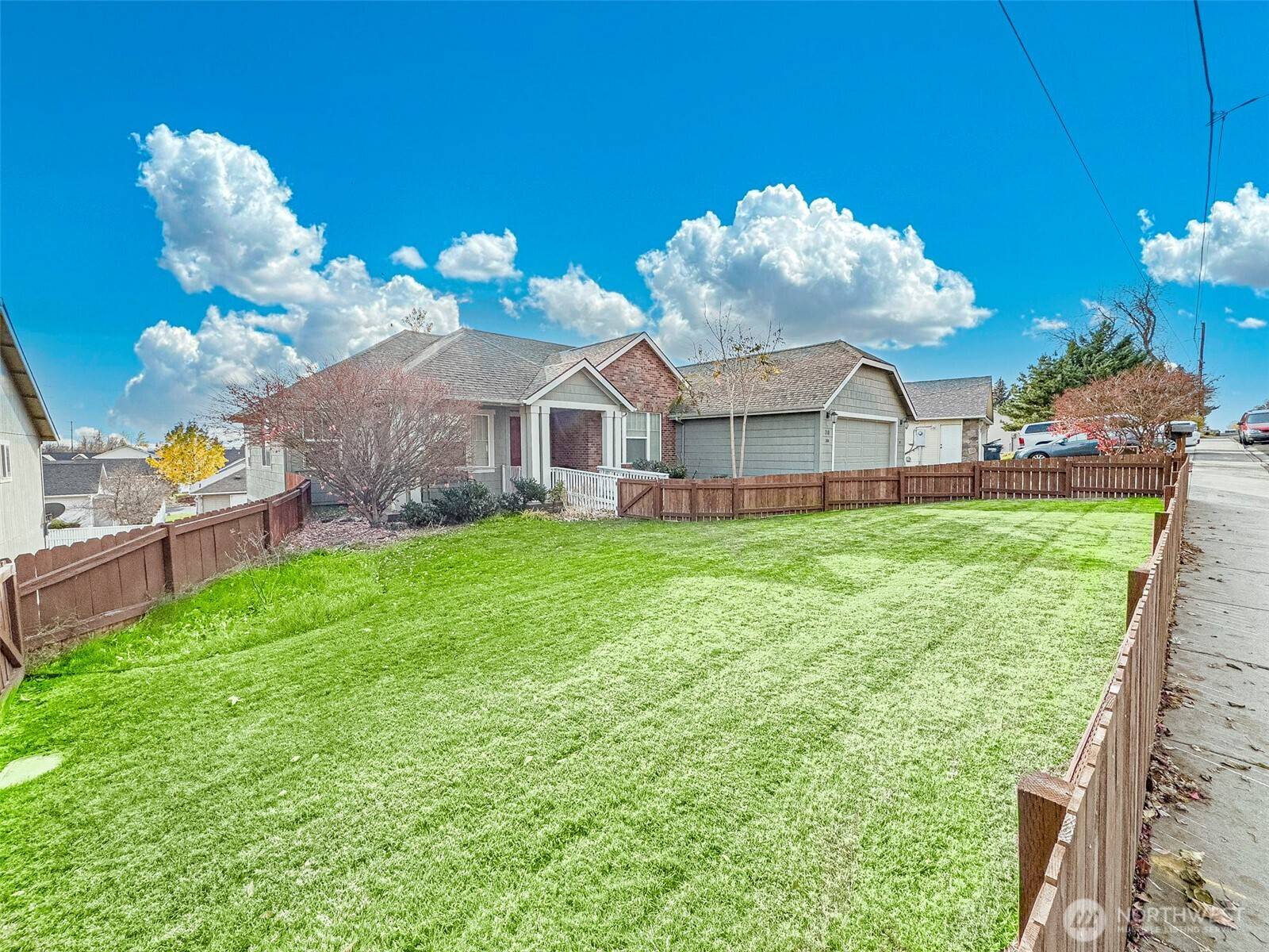 718 SE Scenic View DR #A & B, College Place, WA 99324