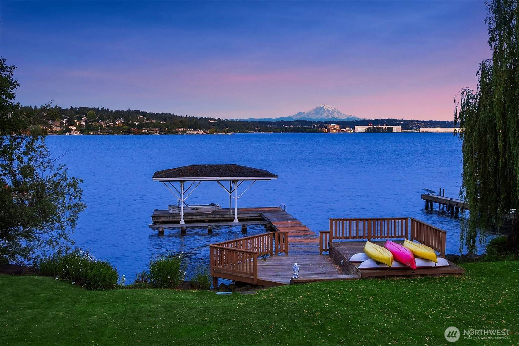 8260 Avalon DR, Mercer Island, WA 98040