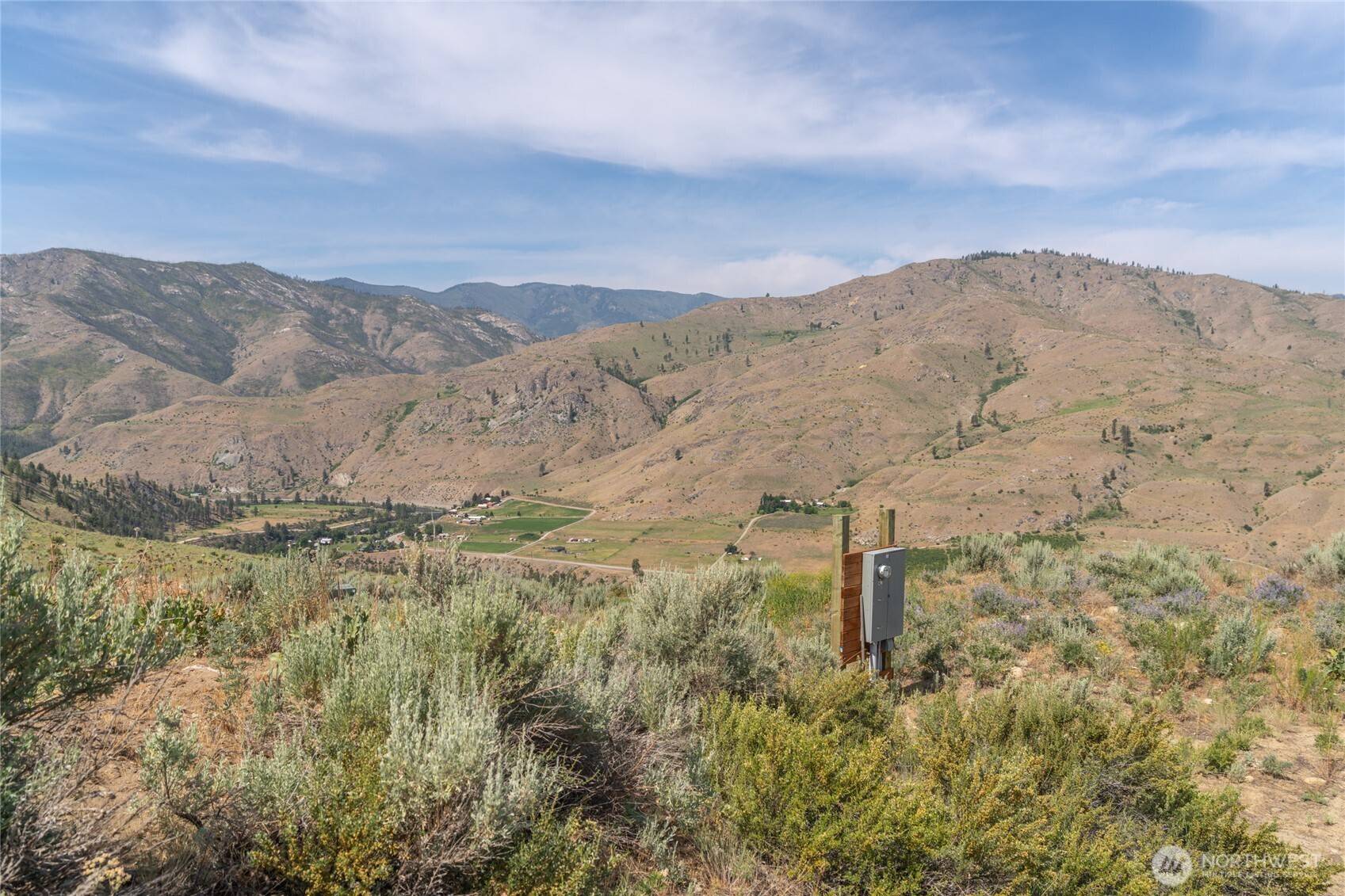 15 Cowboy RD, Pateros, WA 98846