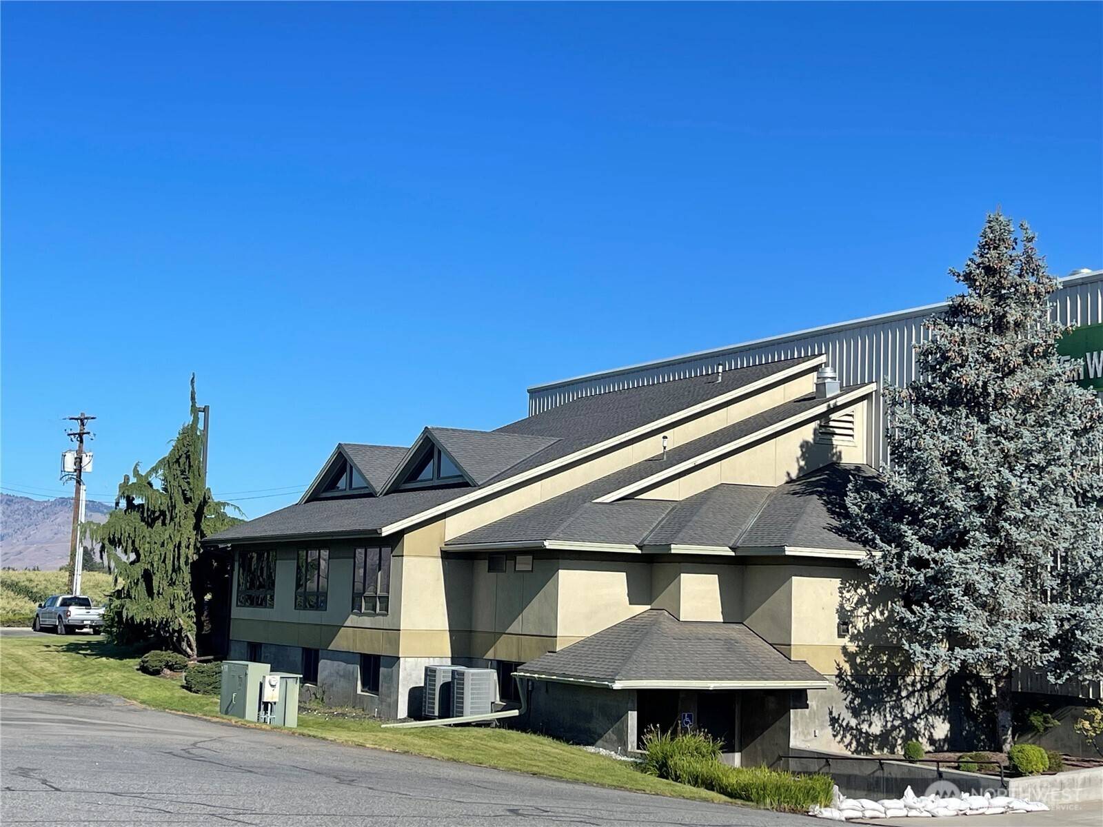 2821 Grant RD, East Wenatchee, WA 98802