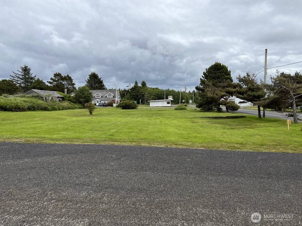 34 Main ST, Pacific Beach, WA 98571