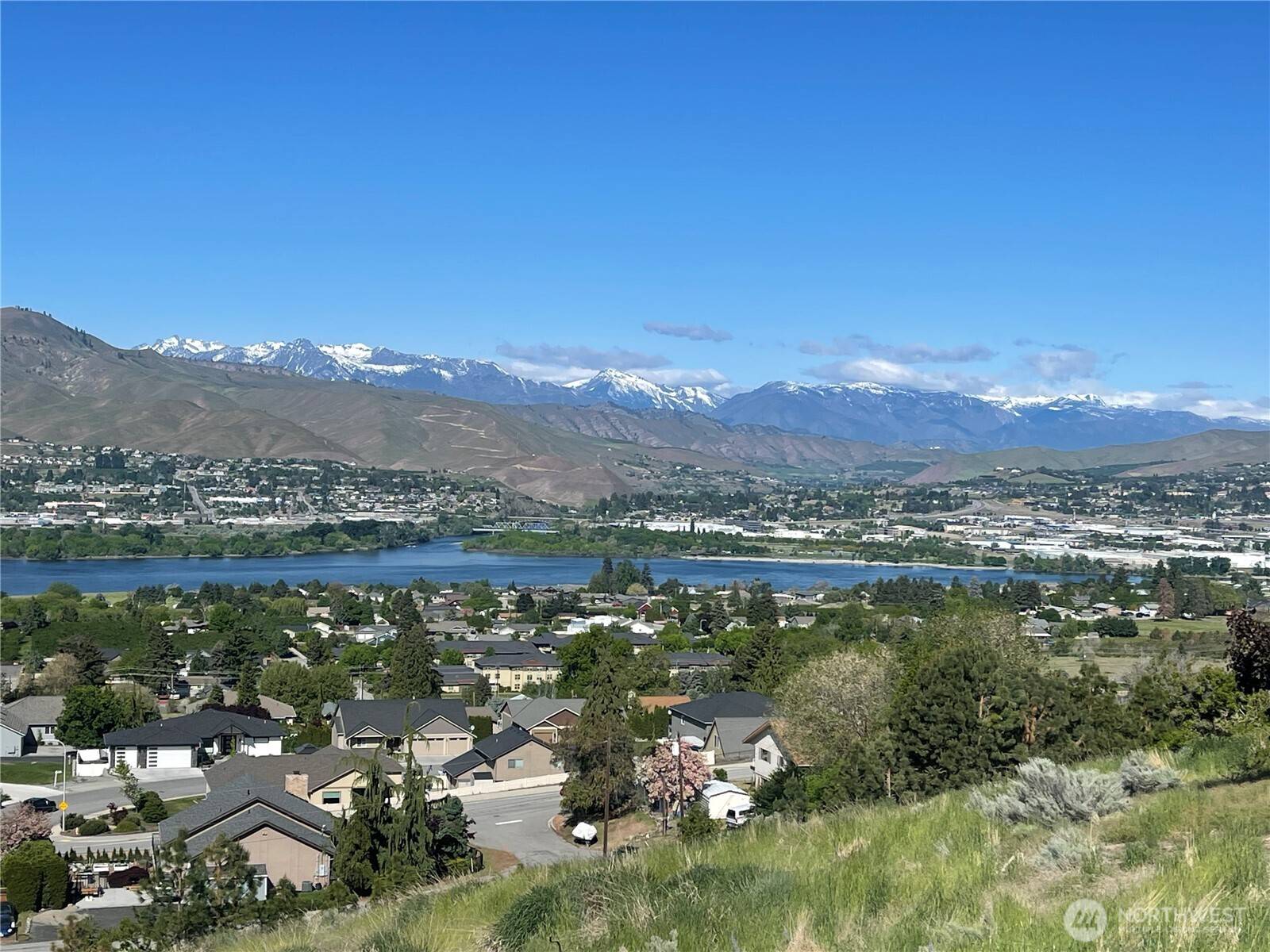2714 Casa Mia DR, East Wenatchee, WA 98802