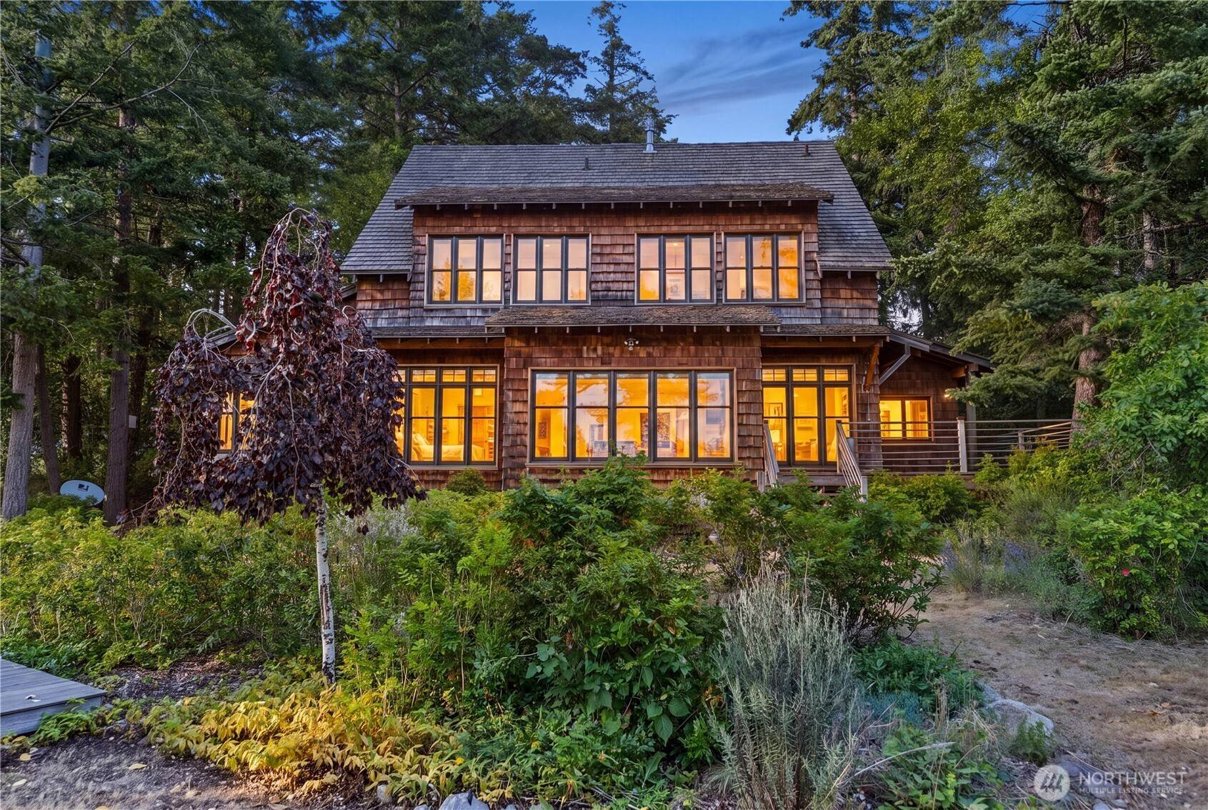 90 Montgomery LN, Orcas Island, WA 98245
