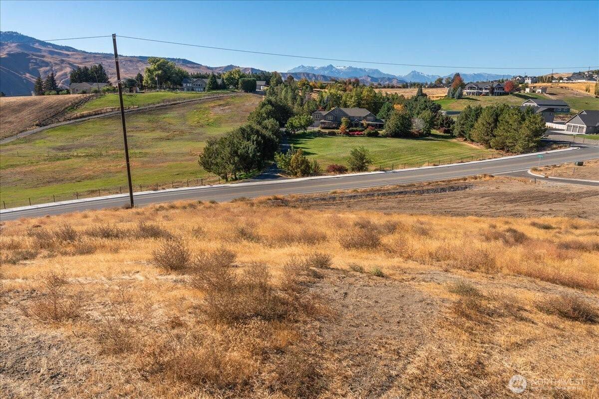 27 Margaret LN, Wenatchee, WA 98801