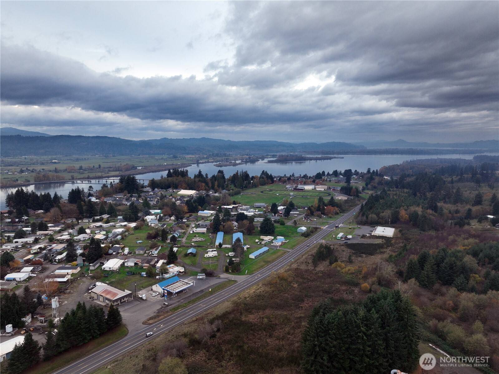 2 Linquist LN, Cathlamet, WA 98612