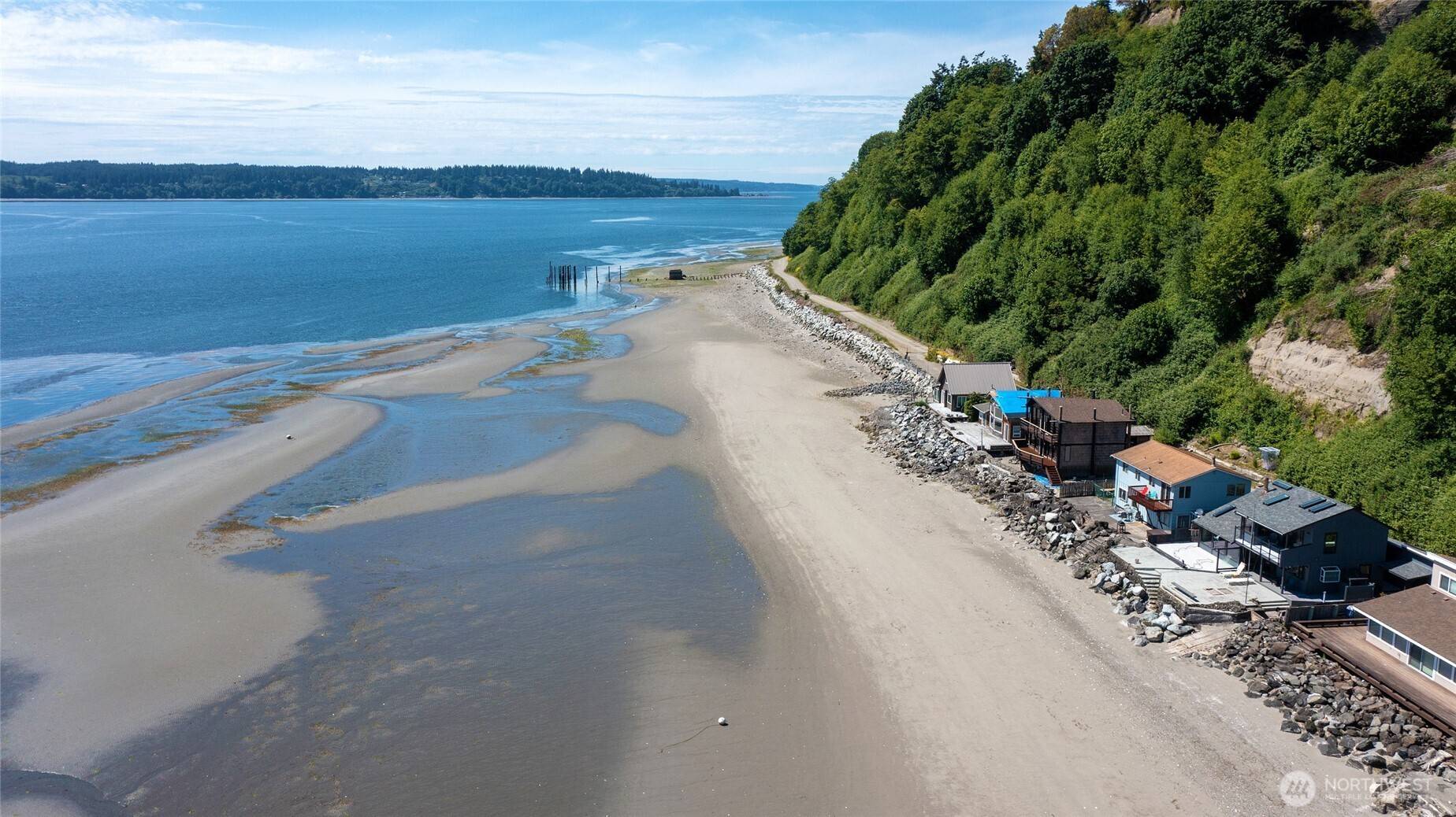10 S Beach DR, Hat Island, WA 98206