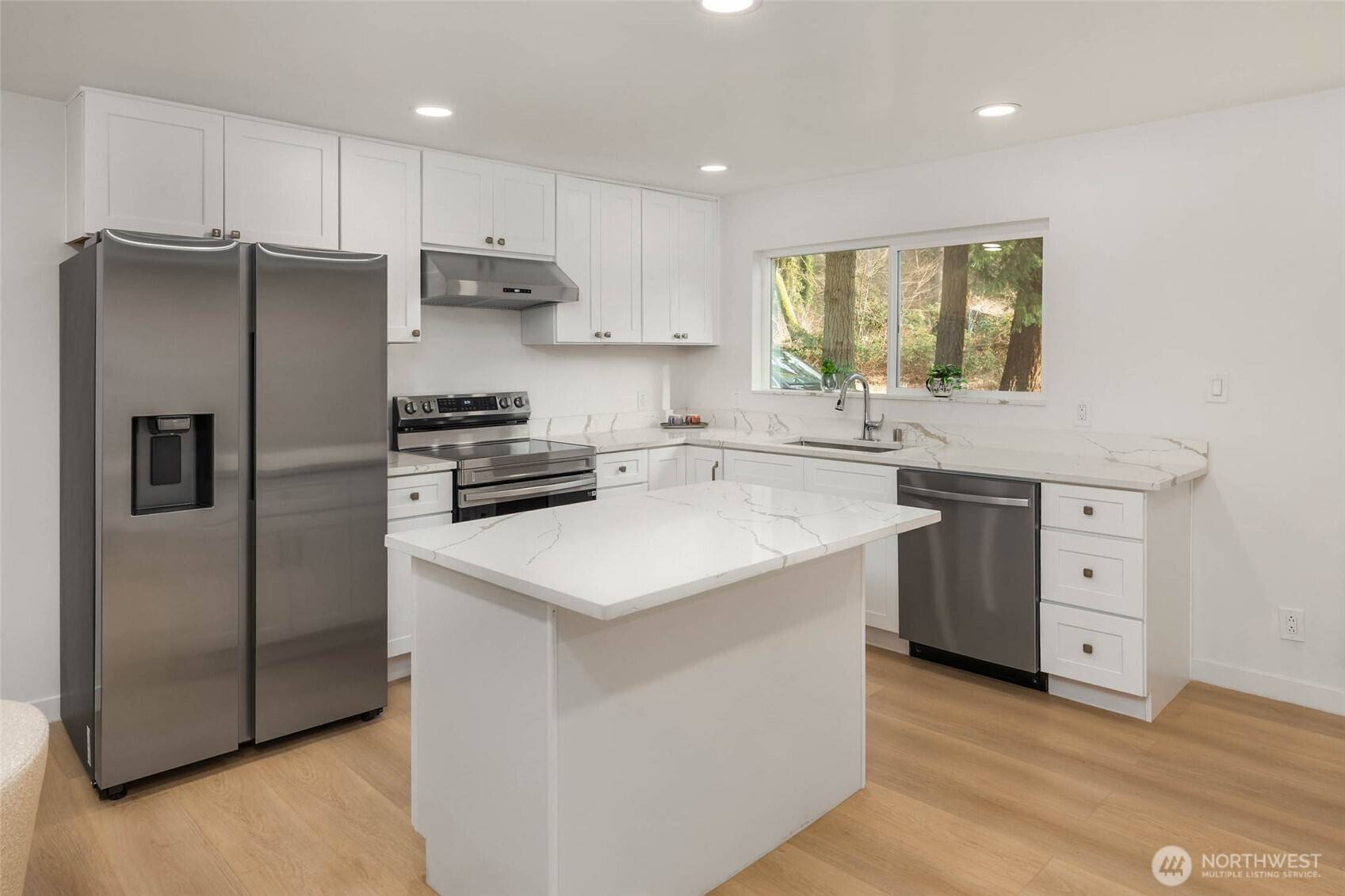 18621 NE 183rd ST, Woodinville, WA 98077