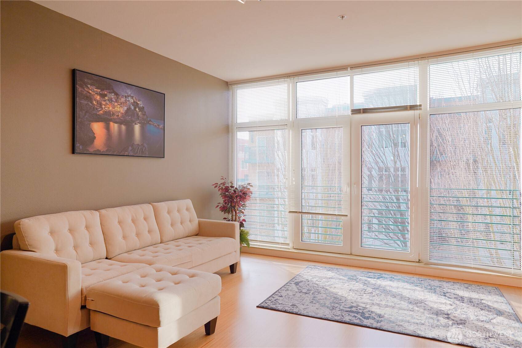 17 W Mercer ST #207, Seattle, WA 98119