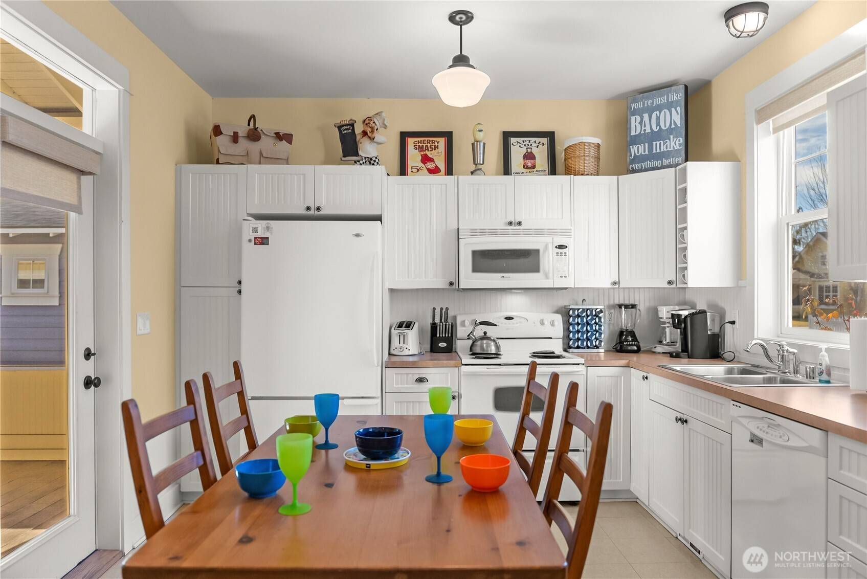 102 Shenanigan LN, Oroville, WA 98844