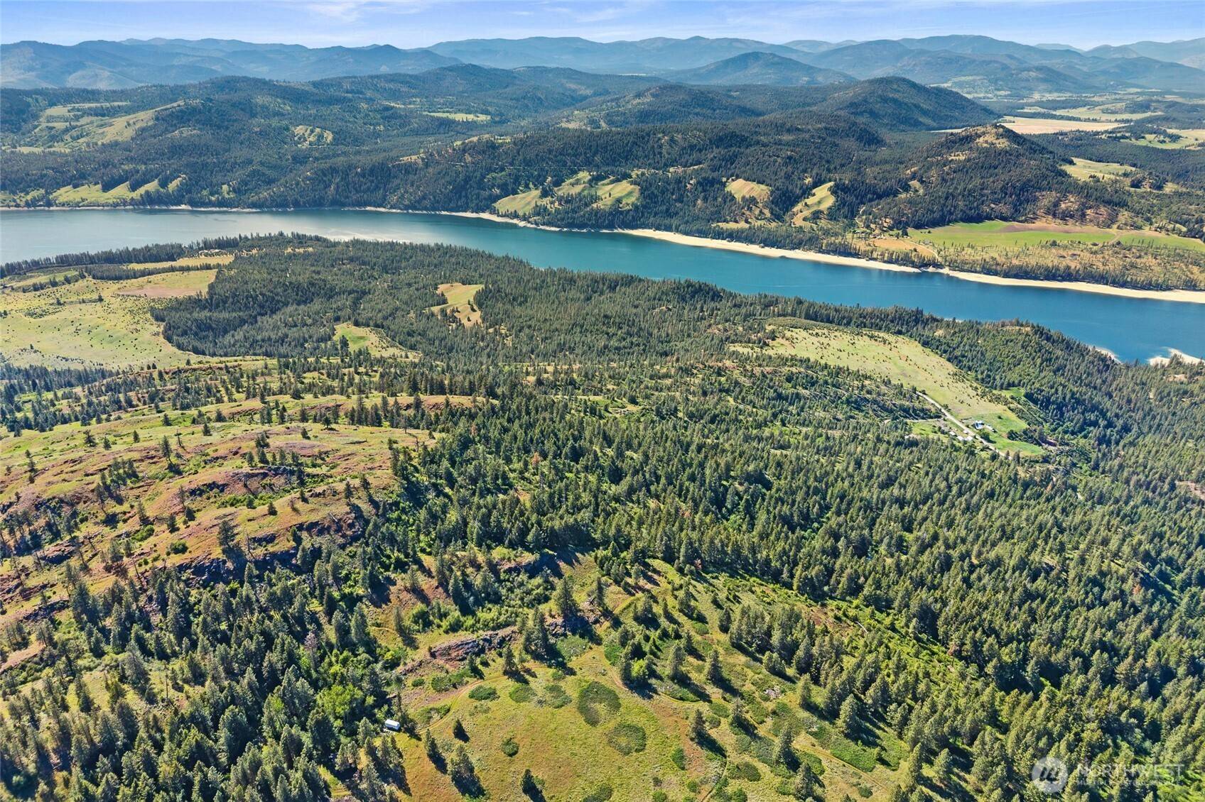 4100 Bissel RD, Hunters, WA 99137