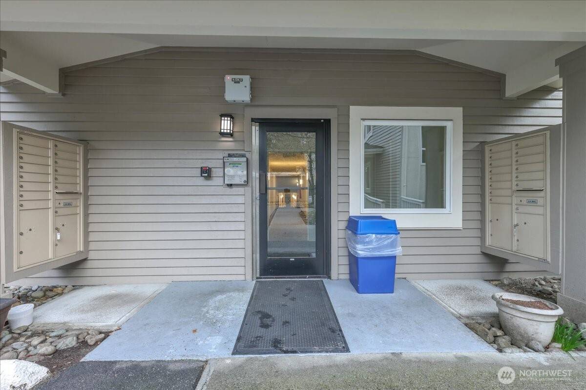 12631 NE 9th PL #C305, Bellevue, WA 98005