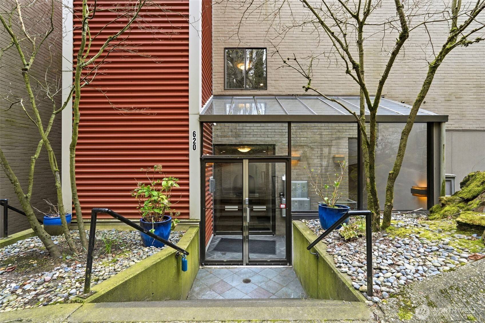 620 W Mercer PL #2B, Seattle, WA 98119