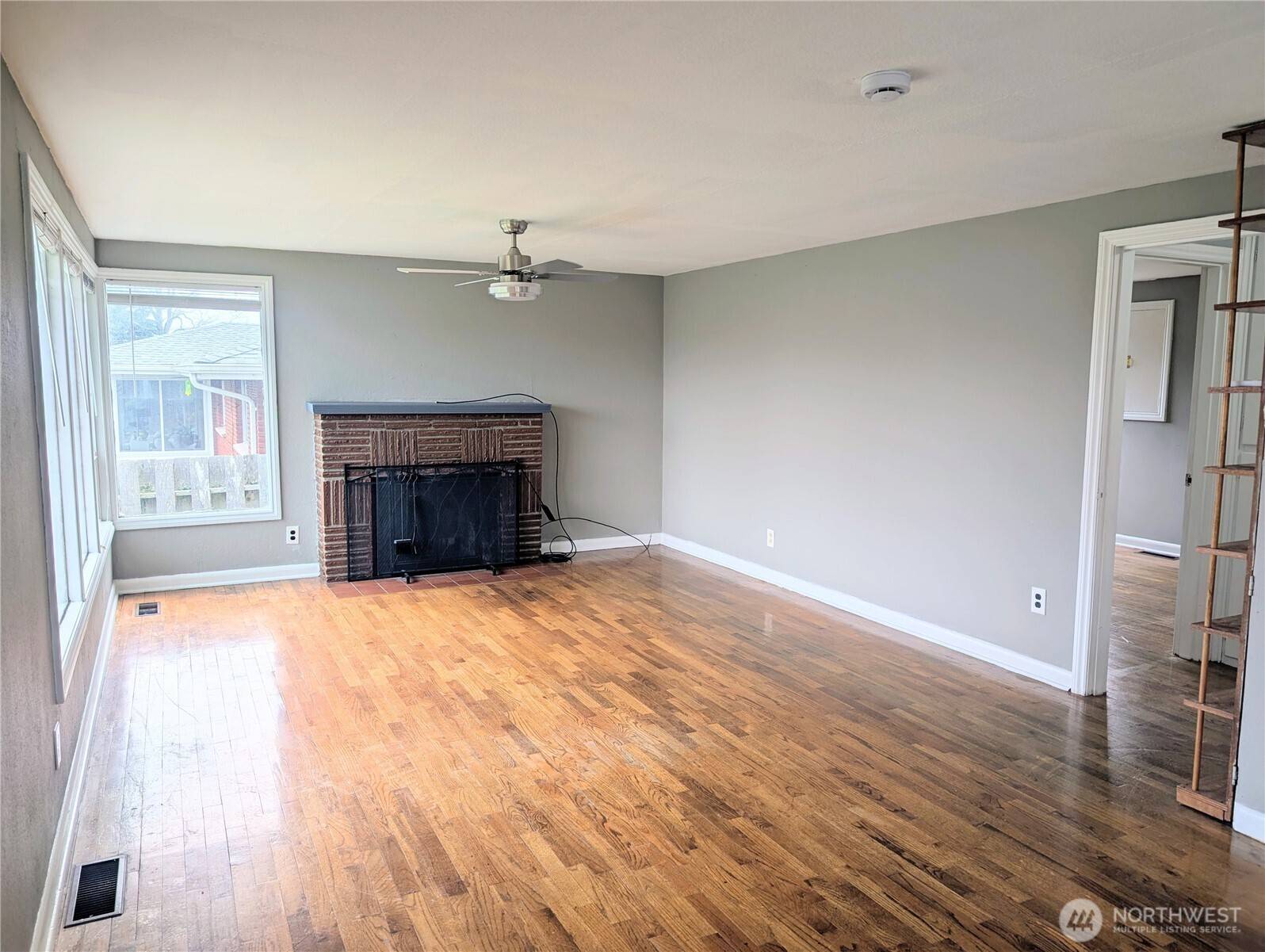 1740 SE 6th ST, Oak Harbor, WA 98277