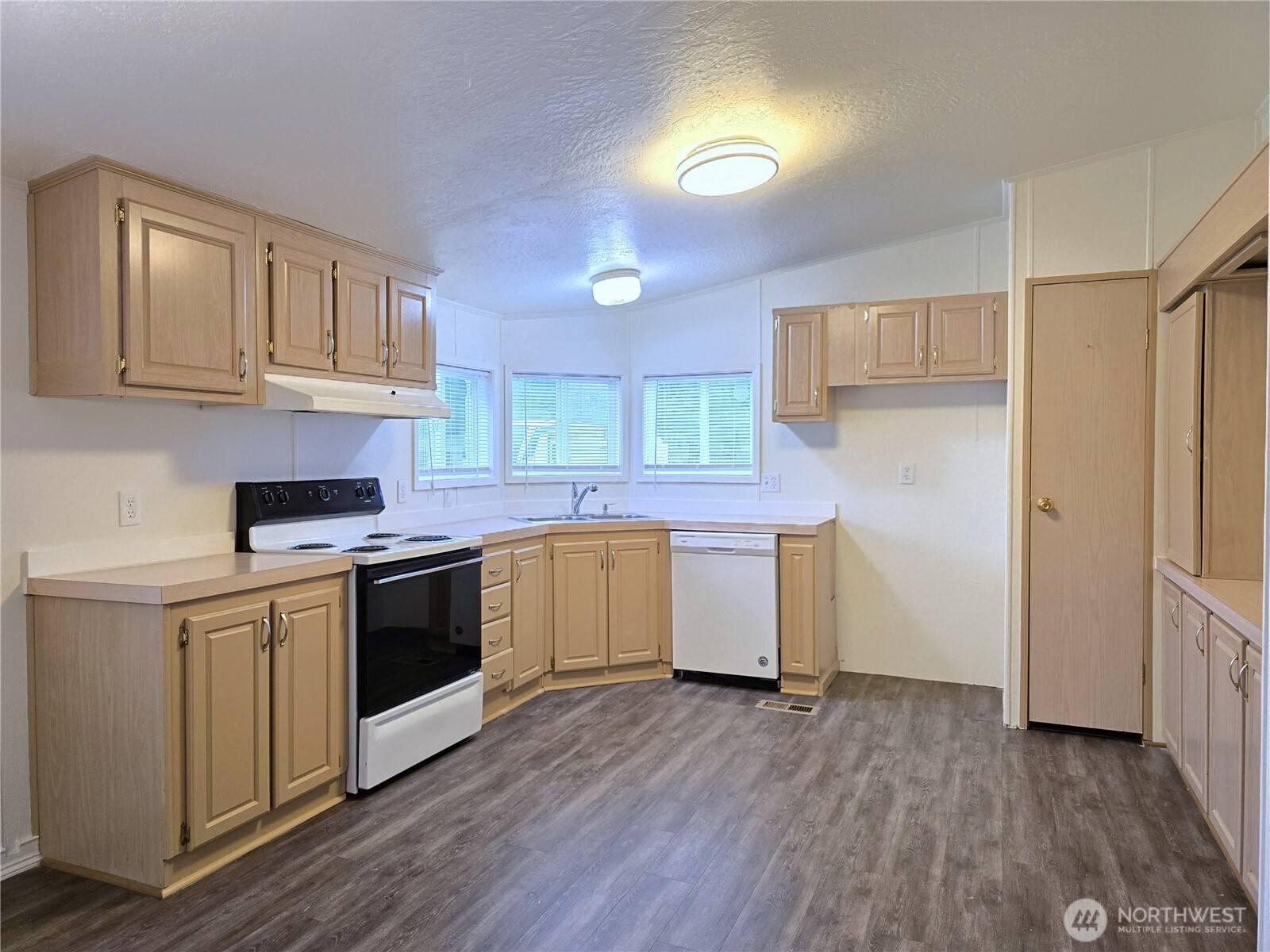 151 Nix LN, Centralia, WA 98531