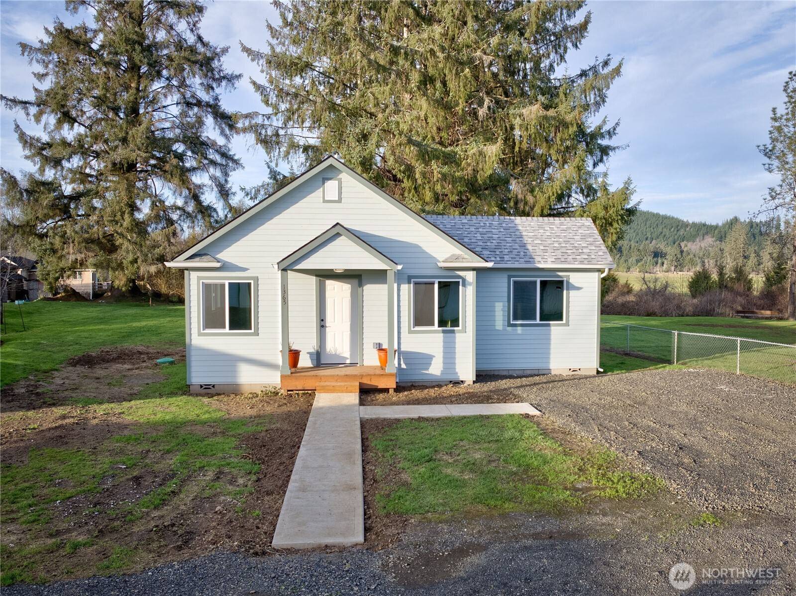 1365 Dolan ST, Raymond, WA 98577