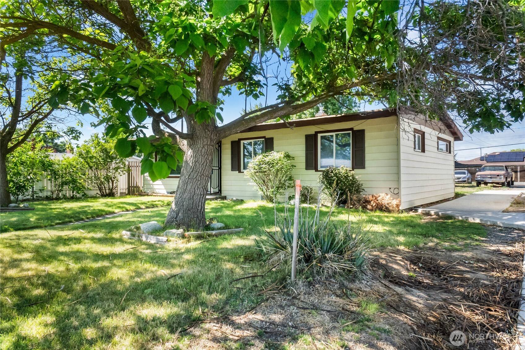 2284 W Rainier RD, Othello, WA 99344