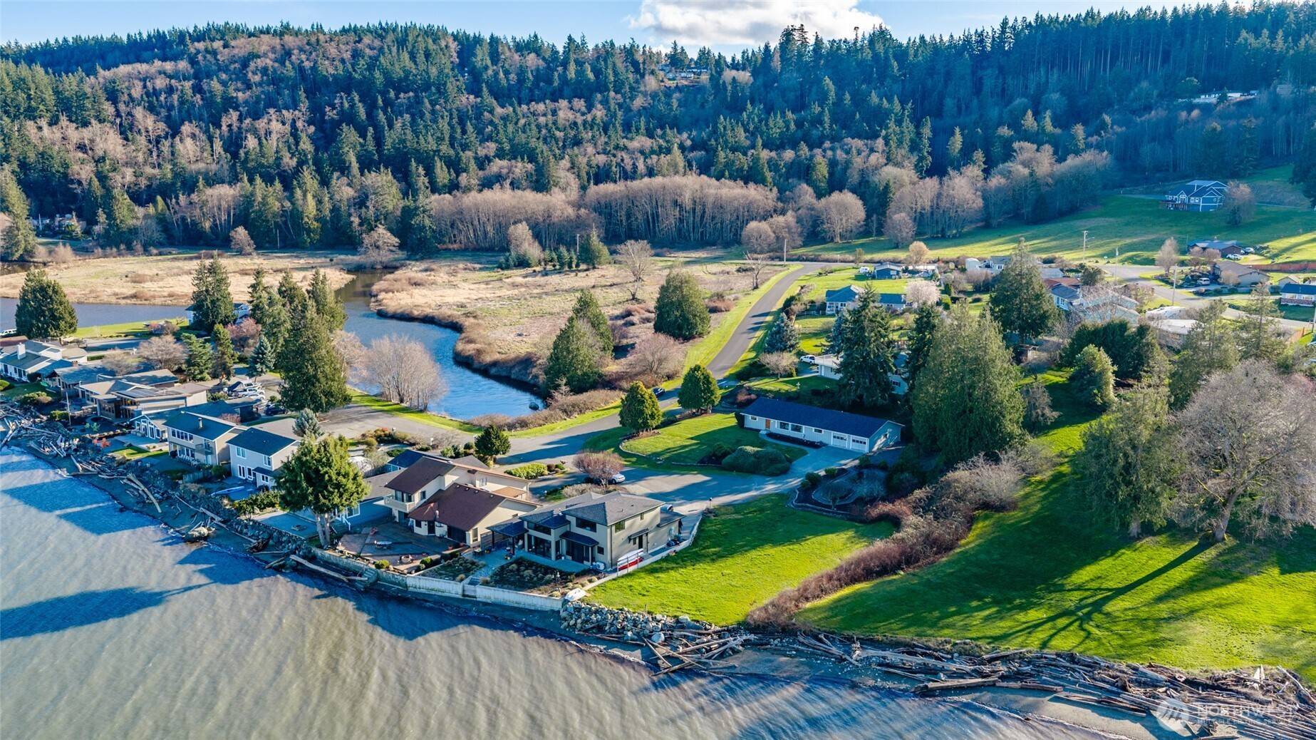 710 Bay Front LN, Oak Harbor, WA 98277