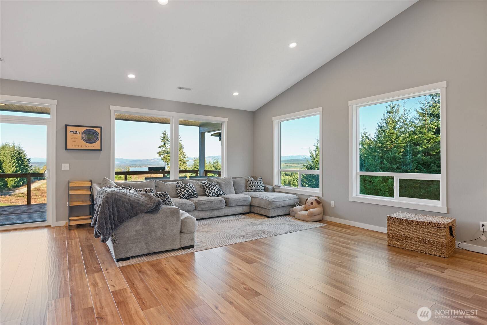 250 Red Rock DR, Castle Rock, WA 98611