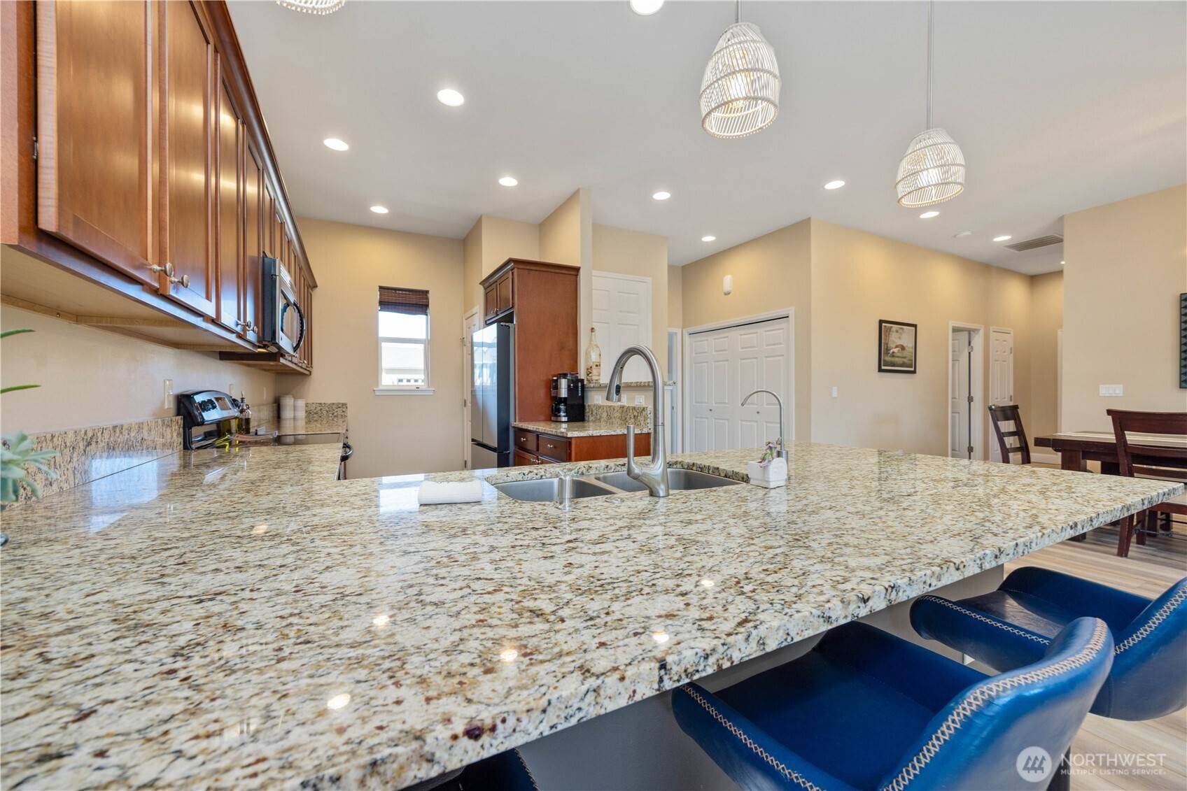 444 Hilltop PL, Chelan, WA 98816
