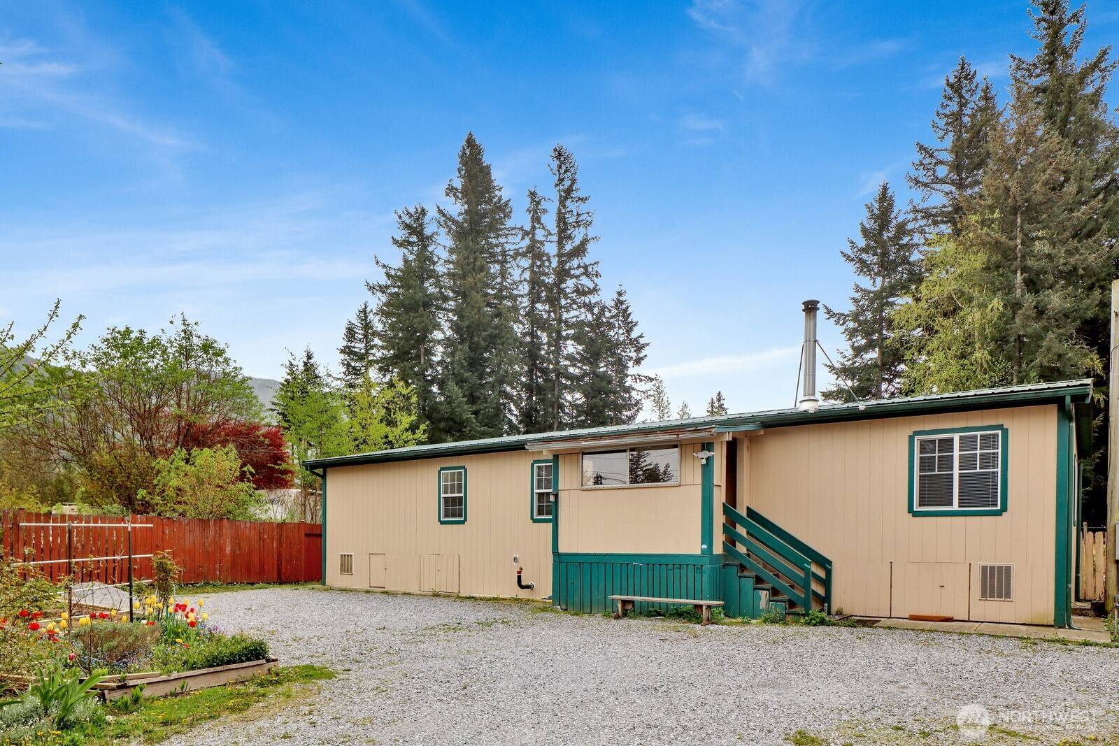 6245 Laurel PL, Maple Falls, WA 98266