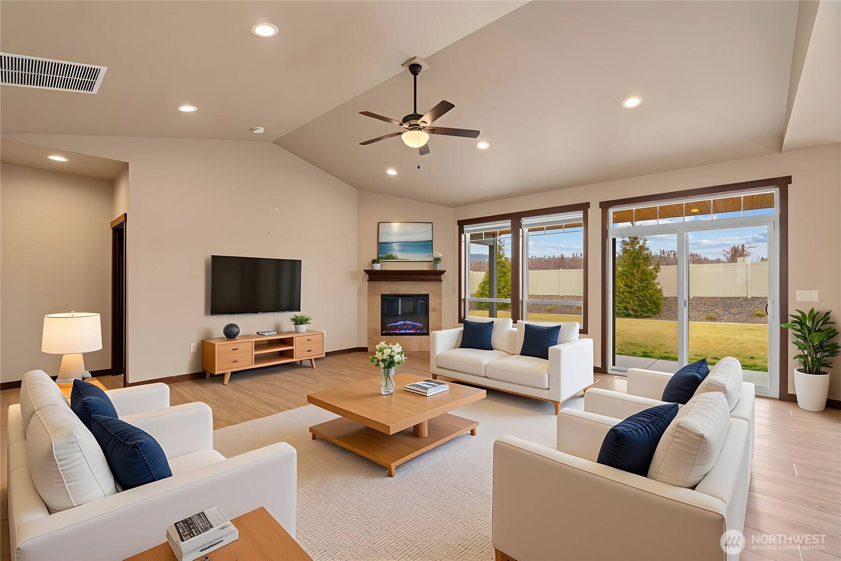 755 S Perry AVE, East Wenatchee, WA 98802