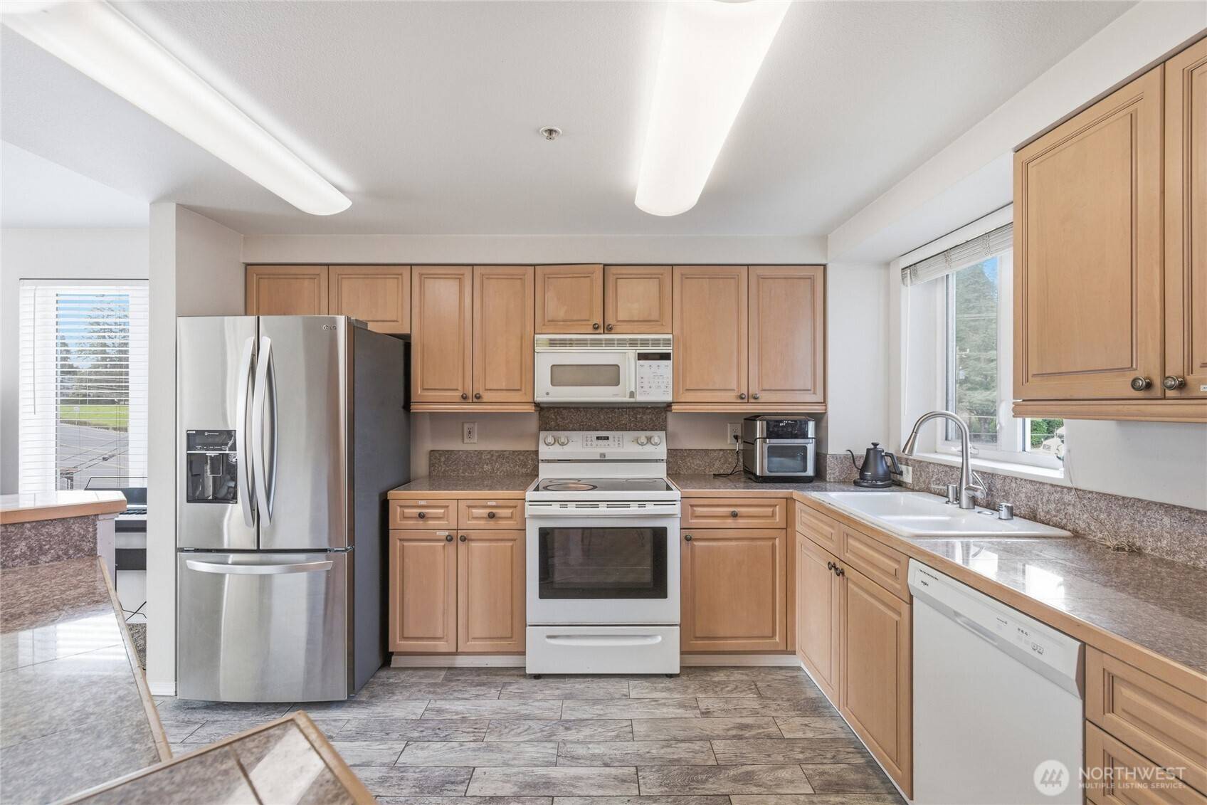 15020 Bothell WAY NE #406, Lake Forest Park, WA 98155