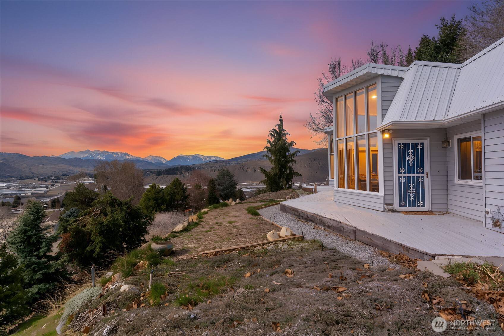 71 Blue Grade RD, East Wenatchee, WA 98802