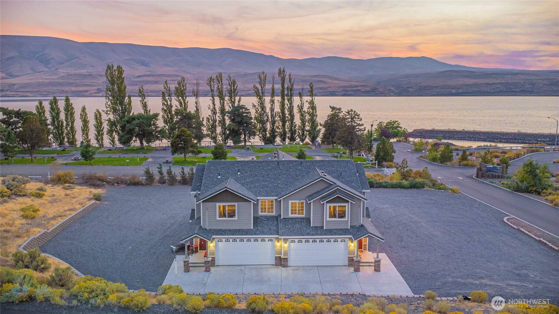 302 Desert Aire DR SW #A/B, Mattawa, WA 99349