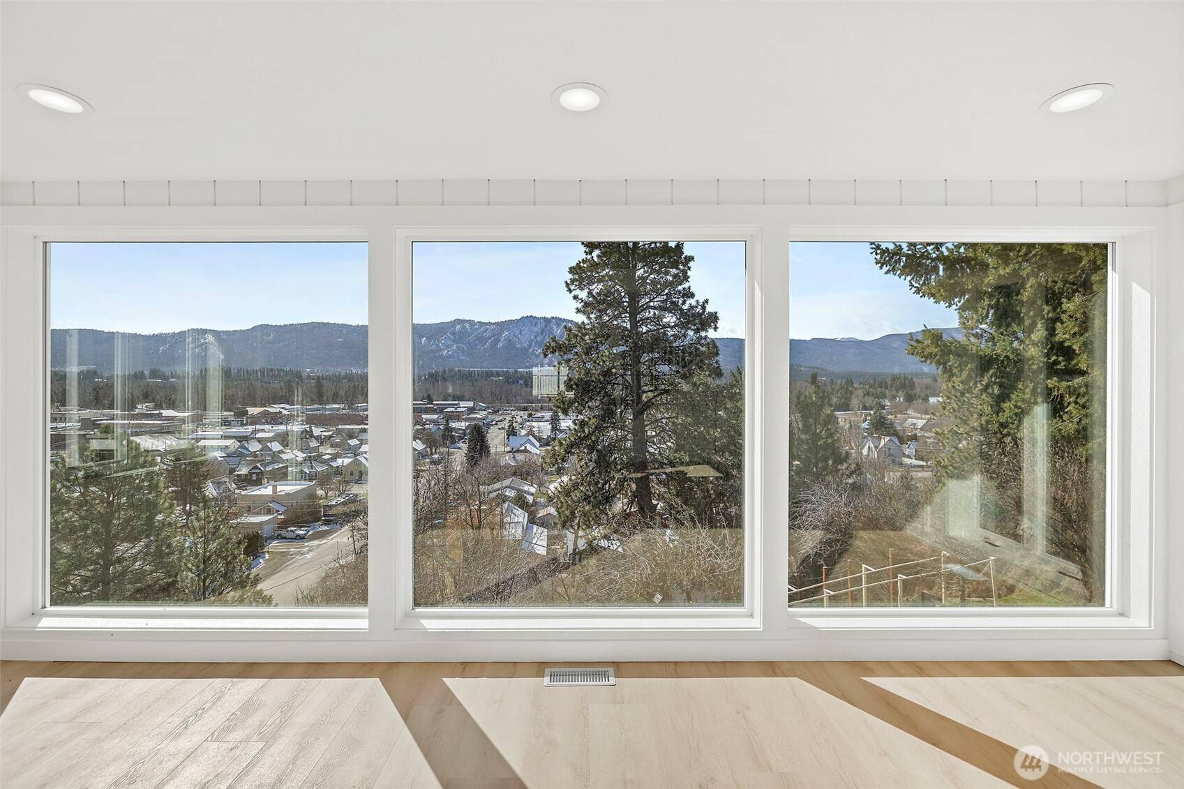 205 W 5th ST, Cle Elum, WA 98922